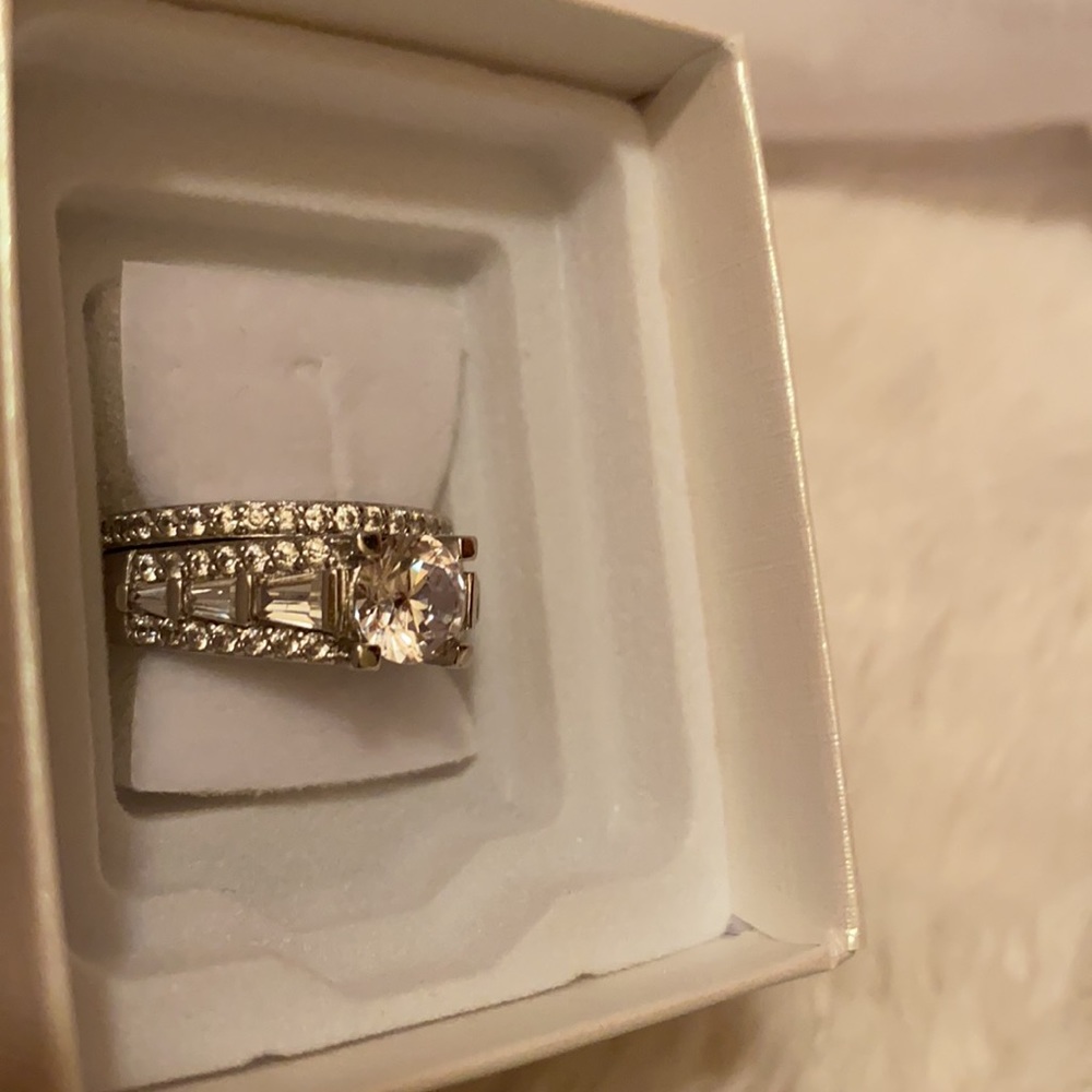 Ring - Picture 3 of 3